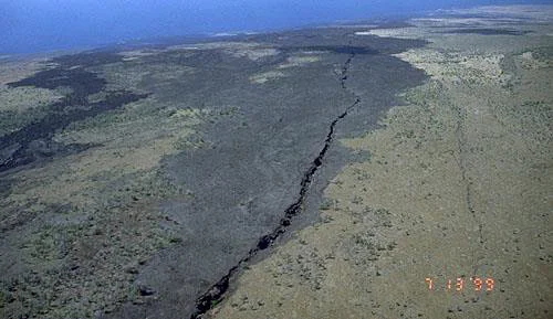 Hawaiian Submarine Landslides  and the Great Crack of Kilauea 