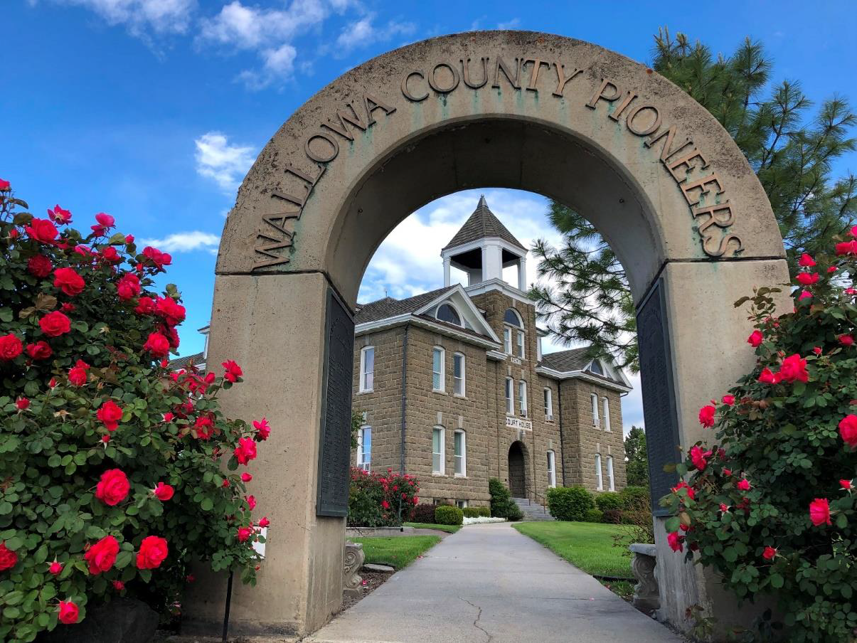 Here is the money shot of the graceful Wallowa County Courthouse which is also sheathed in Bowlby stone.