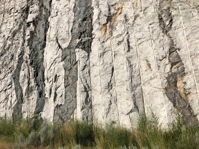  Miller &amp; Cowan describe this as “basaltic dikes cut tonalite” between Alta Lake and Lake Chelan. 