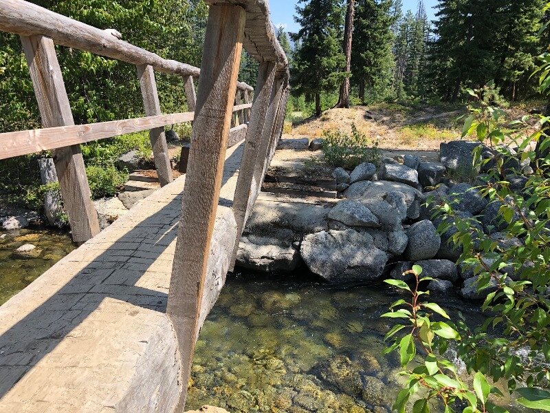  A log bridge is founded on streamside boulders. 