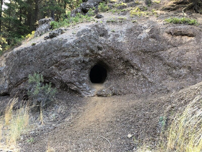  The little mine along the road in Liberty area. 