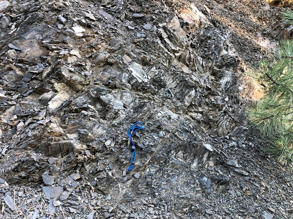  Chert outcrop to the left of the dike 