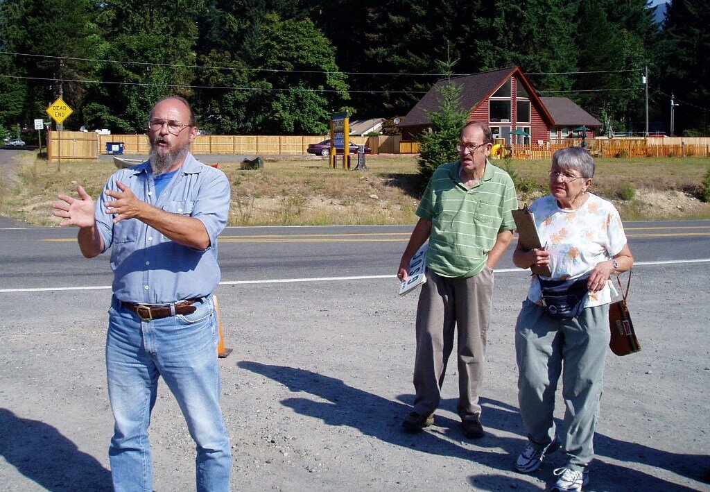  August, 2006: Ape Cave tour with Ken Cameron, photo by Janet Rasmussen. 