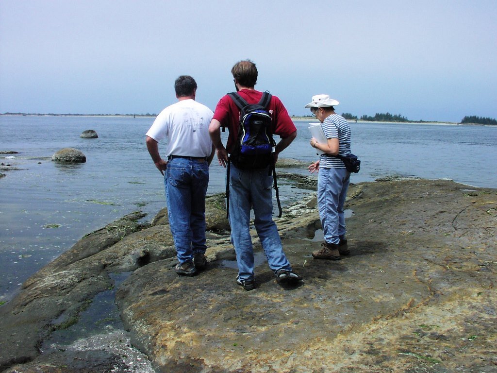  Bev with Ron Metzger and associate during 2003 Oregon coast reconnaissance at Fossil Point. 