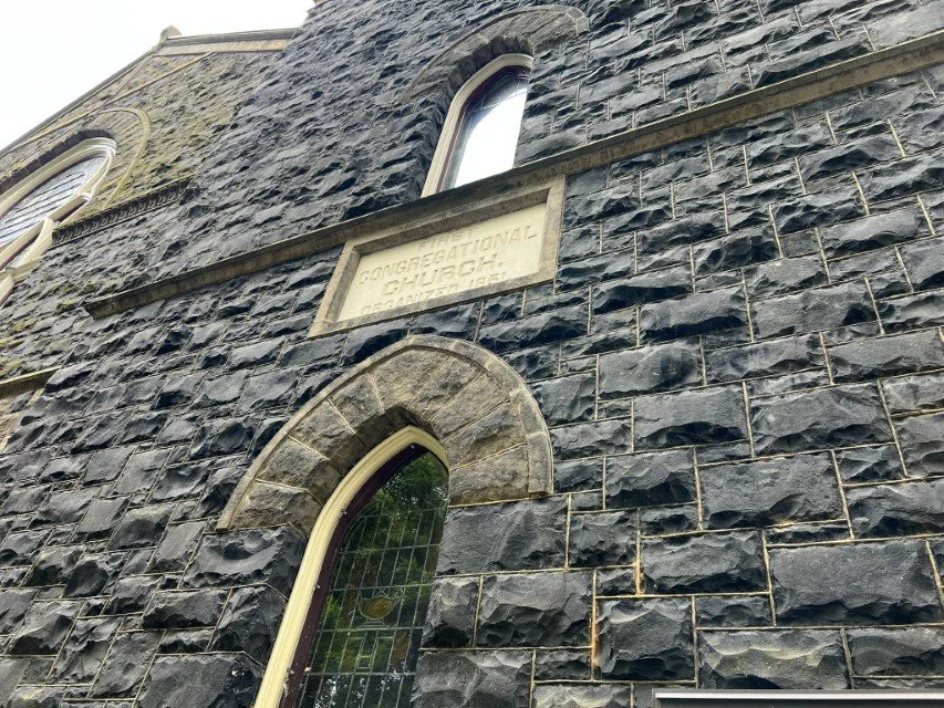  The wall of the First Congregational Church is local Columbia River Basalt and sandstone from Tenino, Washington 