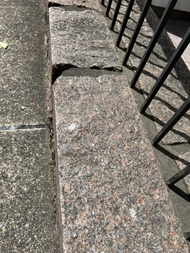  Typical granite blocks in the wall 