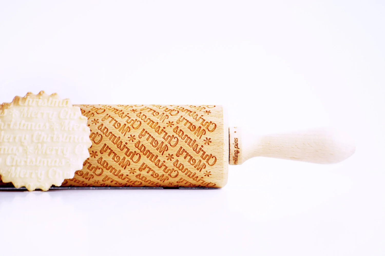 merry christmass rolling pin for embossing cookies best christmas gift for girls woman mums housewifes girlfriends how to bake christmas cookies