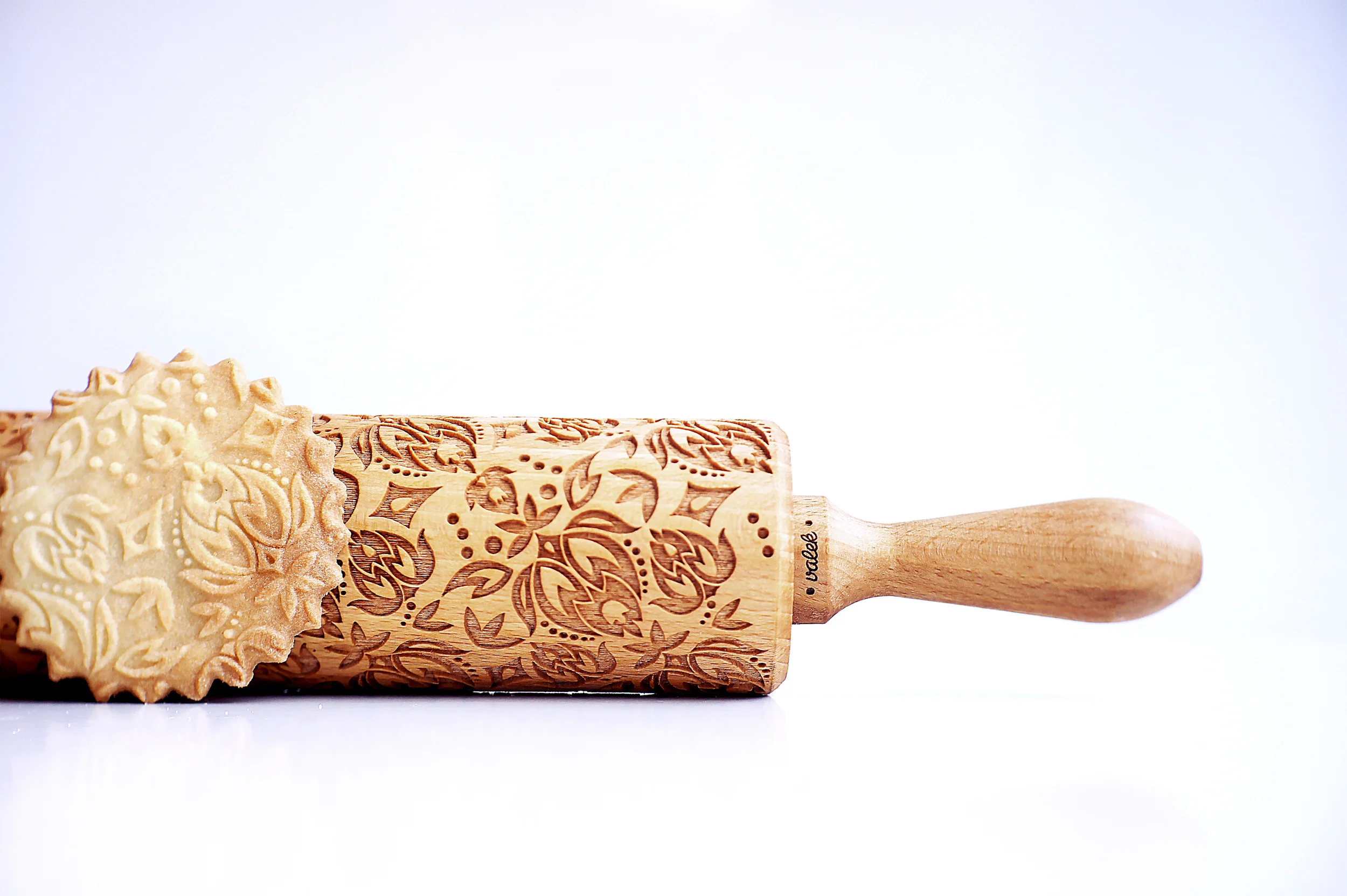 kaleidoscope pattern on wooden engraved rolling pin, unique gift, flower pattern, flower rolling pin, folk pattern on cookies, folklore flowers,gift, best gifts for woman, best gifts for anniversary