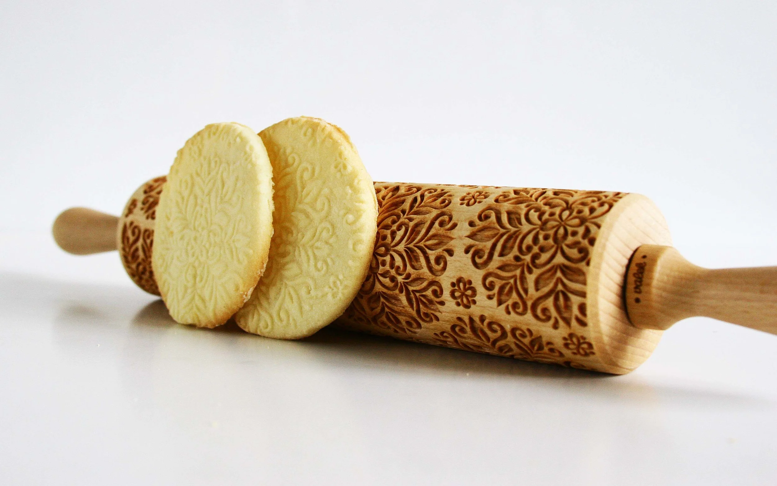 kaleidoscope pattern on wooden engraved rolling pin, unique gift, flower pattern, flower rolling pin, flower folk pattern on cookies, folklore flowers,gift, best gifts for woman, cookies