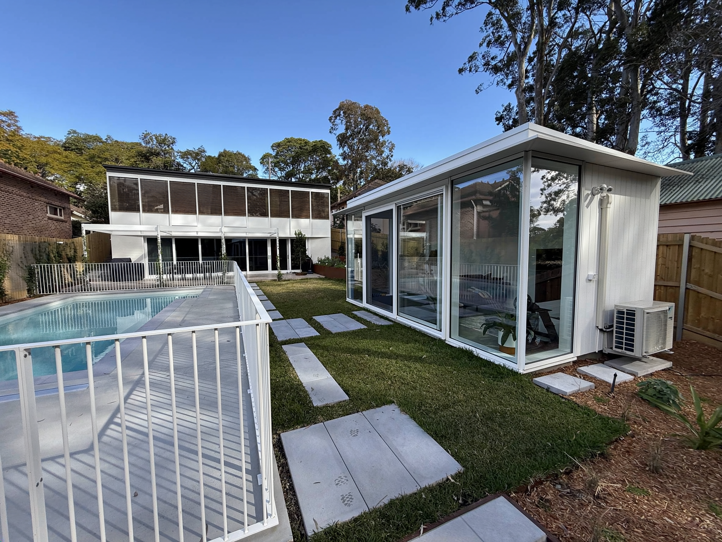 Lane-Cove-03-Pool-house-and-pool.png