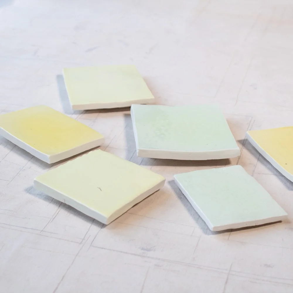 Set of 6 snack surfaces with feet - measurements vary from 4 cm to 11 cm