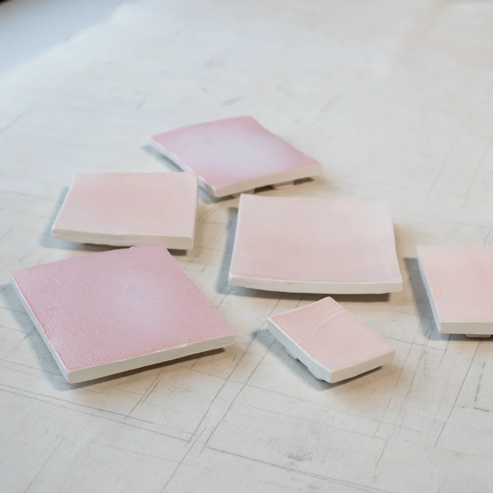 Set of 6 snack surfaces with feet - measurements vary from 4 cm to 11 cm