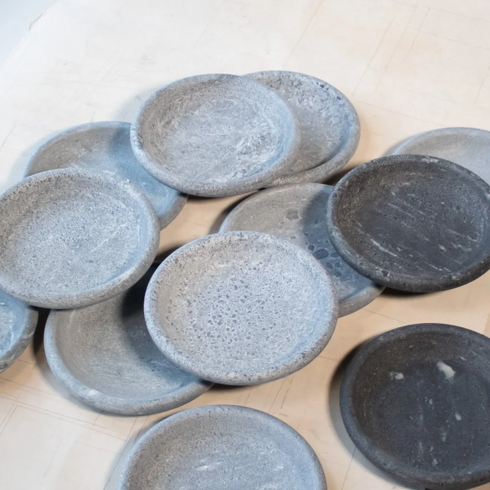 Set of 12 Rocky Plate - diameter 20 cm - all of them will be dark when treated with oil