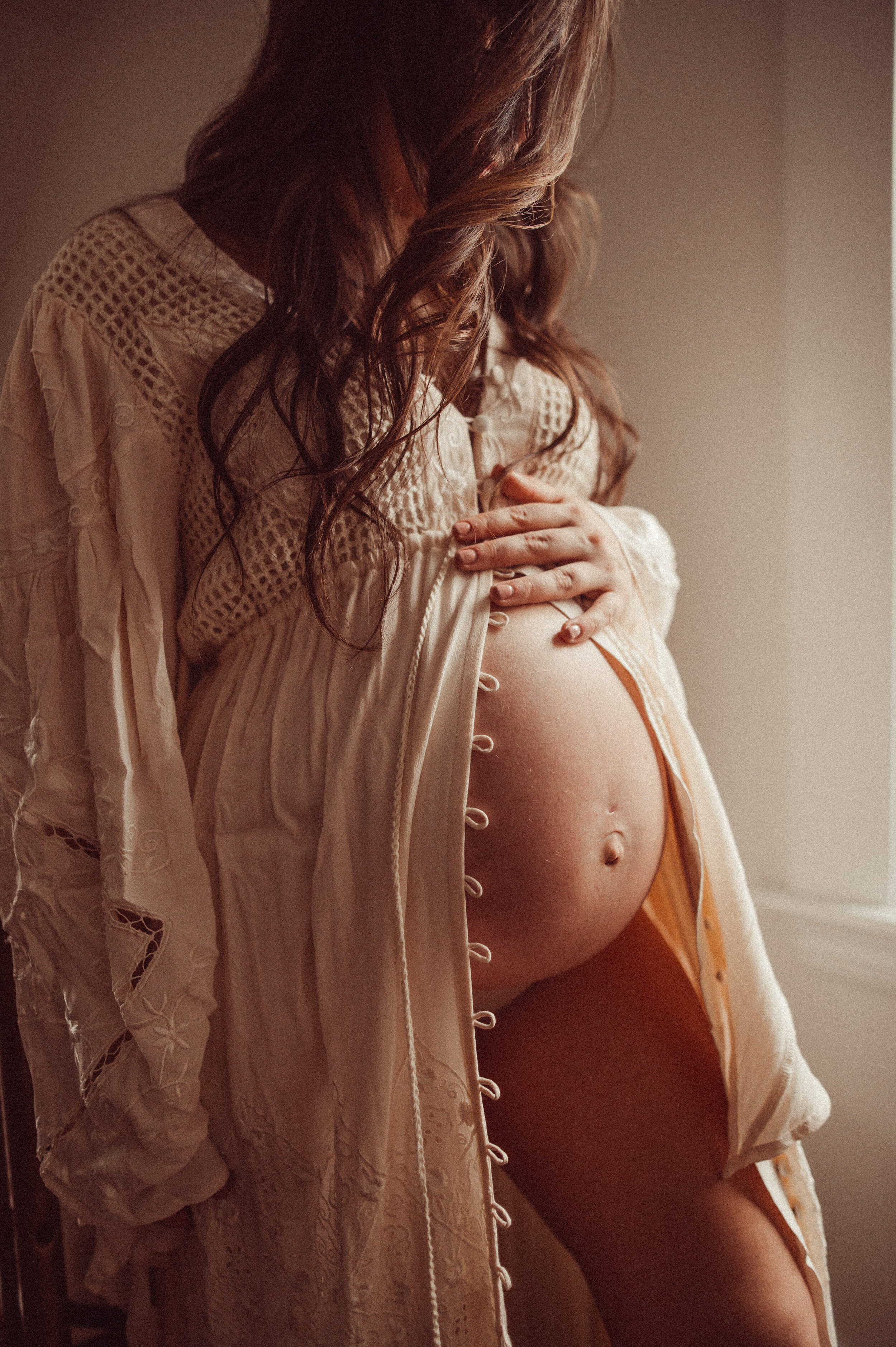 Minimal Maternity Session in Massachusetts 