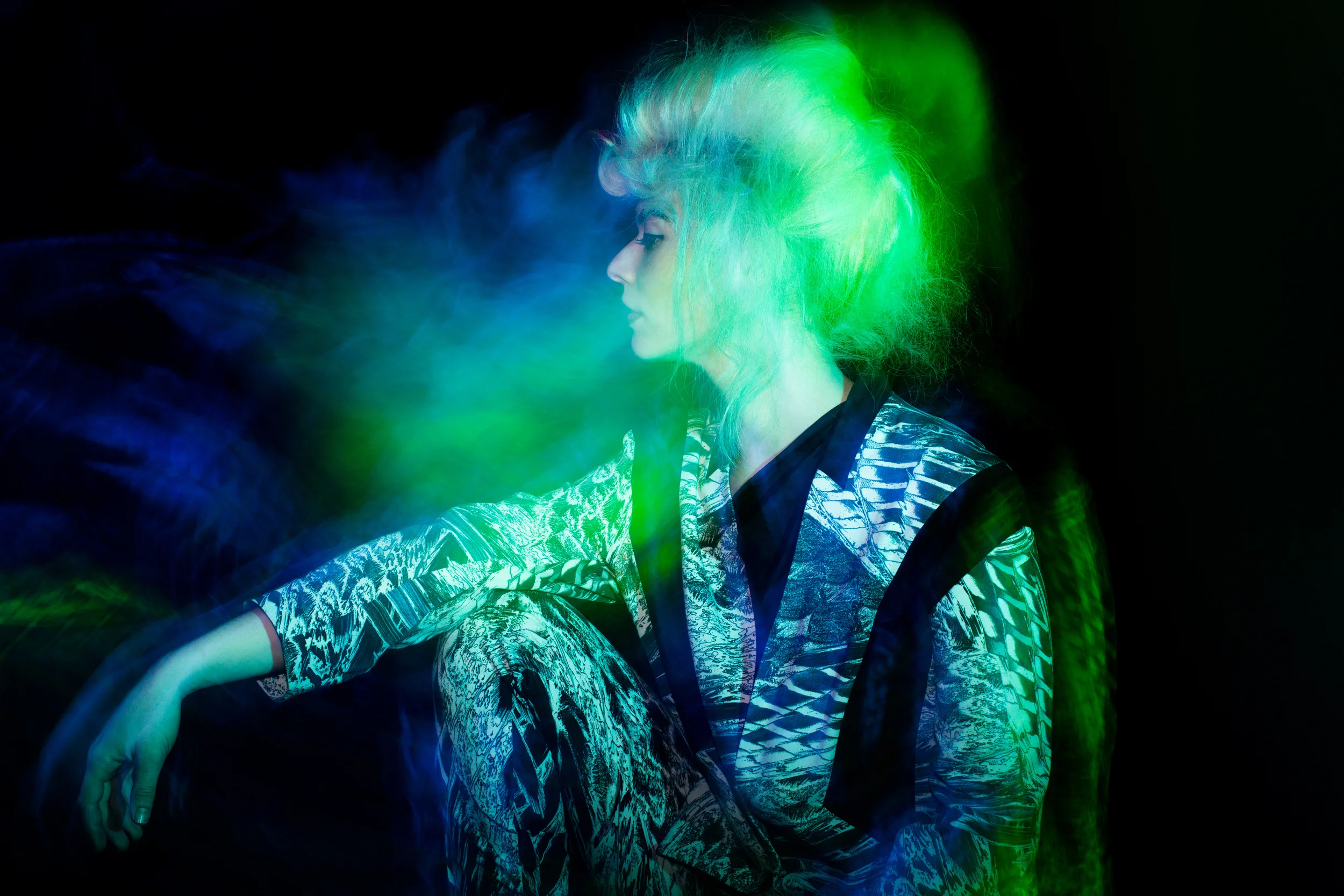 Velvet_Dust_Light_Play00016.jpg