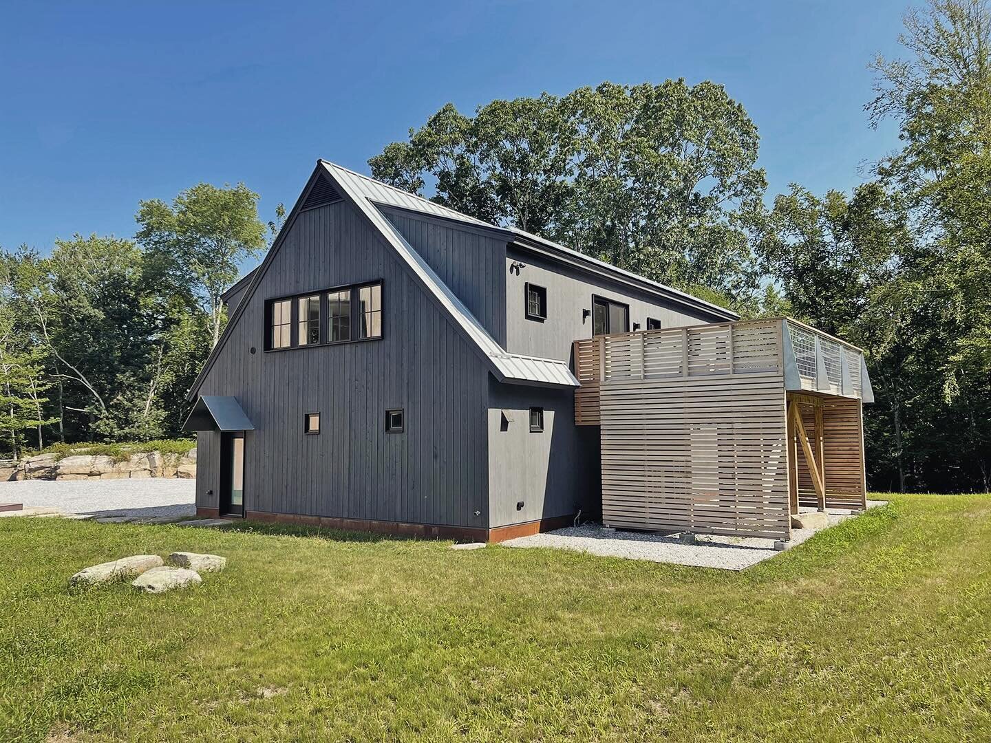 A good side view of our Lodge project in #lymect 

-built by @blockdesignbuild 
-designed by @blockdesignbuild 

#lodge #modernbuild #moderndesign #designbuild #newconstruction #modern #guestspace #adu #dwell #black