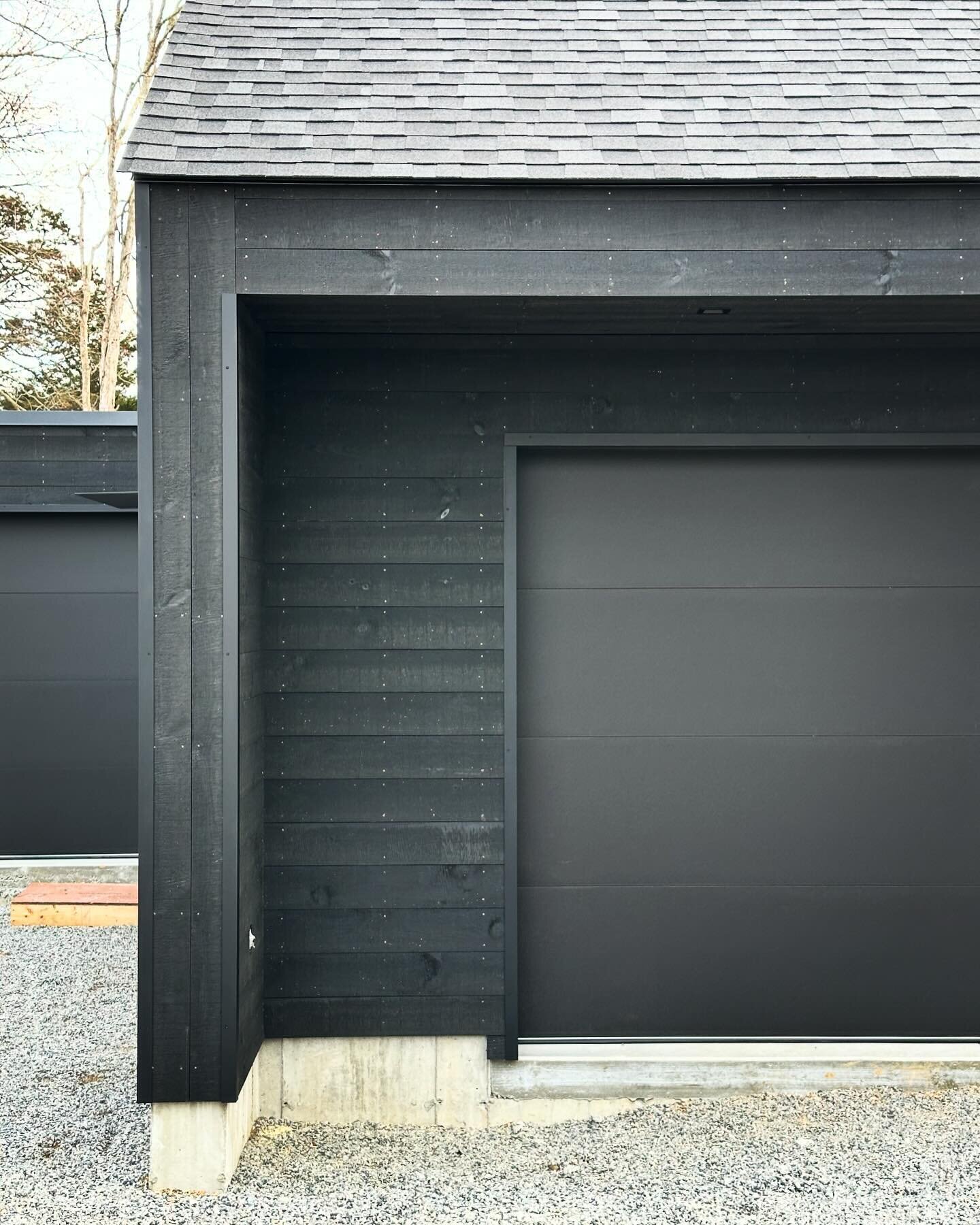 Updates from our Black Hall project. There are many deep textures and great contrast in this build. More to come soon! 

- designed by @blockdesignbuild 
- built by @blockdesignbuild 
- interiors by @blockdesignbuild 
- plaster by @seanplattplaster 
