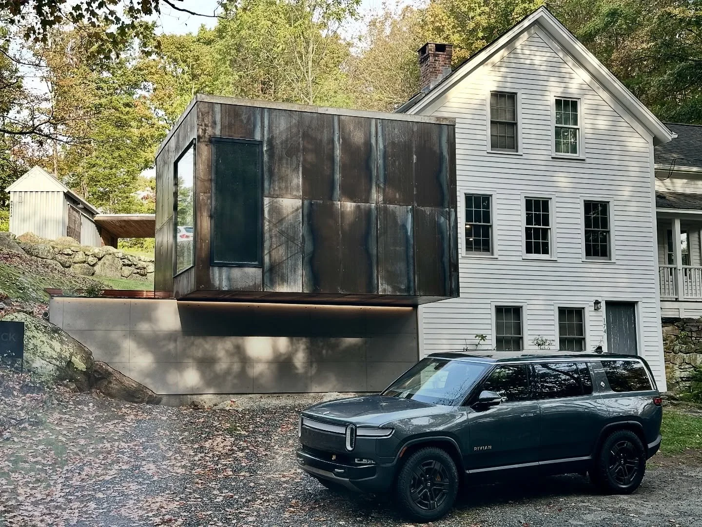 An exercise in contrast 

- designed by @blockdesignbuild 
- built by @blockdesignbuild 
- interior by @blockdesignbuild 

#newbuild #addition #cortensteel #steelbox #modern #blockmdrn #block #guilfordct