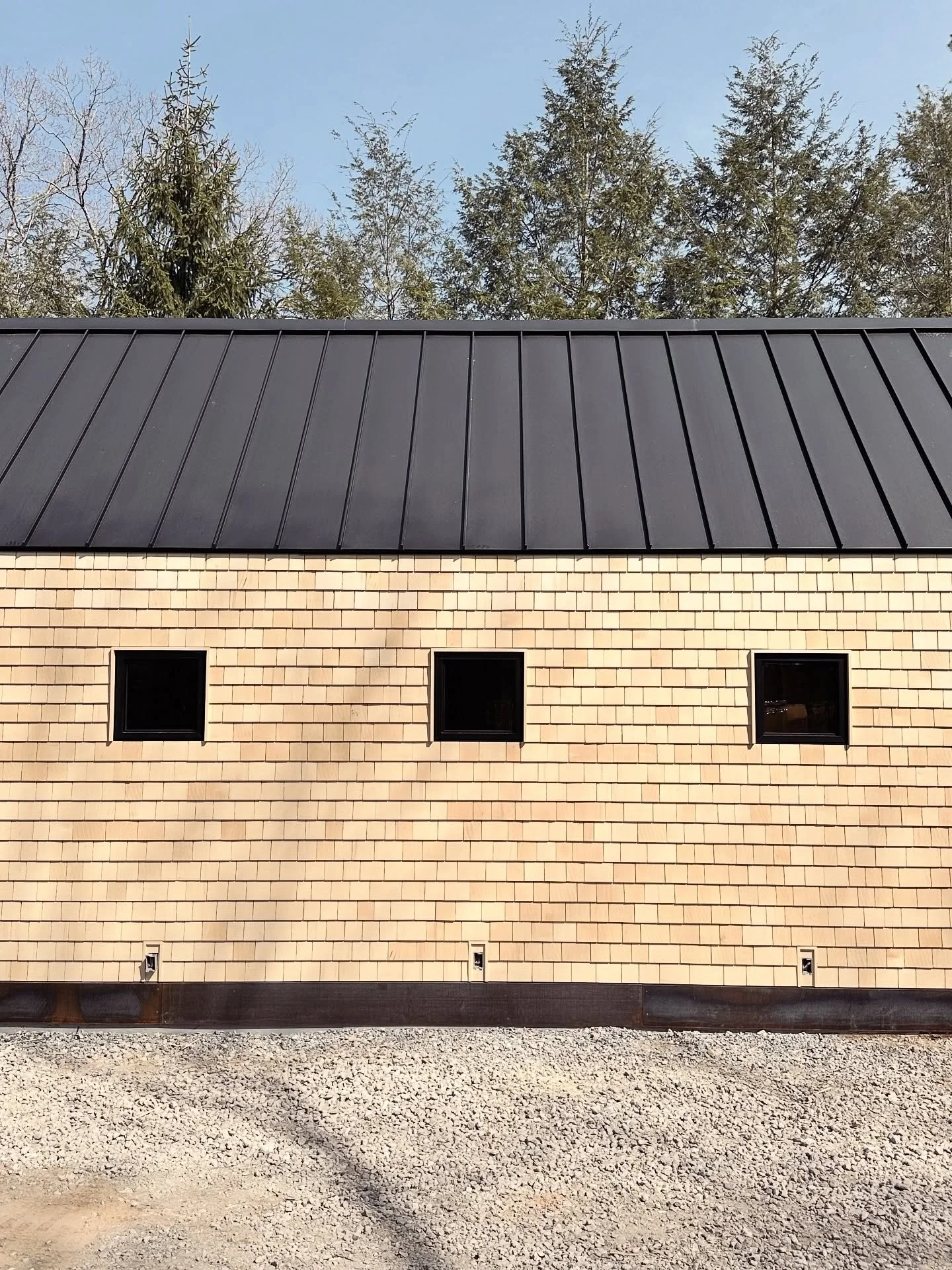 Spring progress. 

- designed by @blockdesignbuild 
- built by @blockdesignbuild 
- interiors by @blockdesignbuild 

#shinglestylearchitecture #blockmdrn #lymect #adu #boathouse