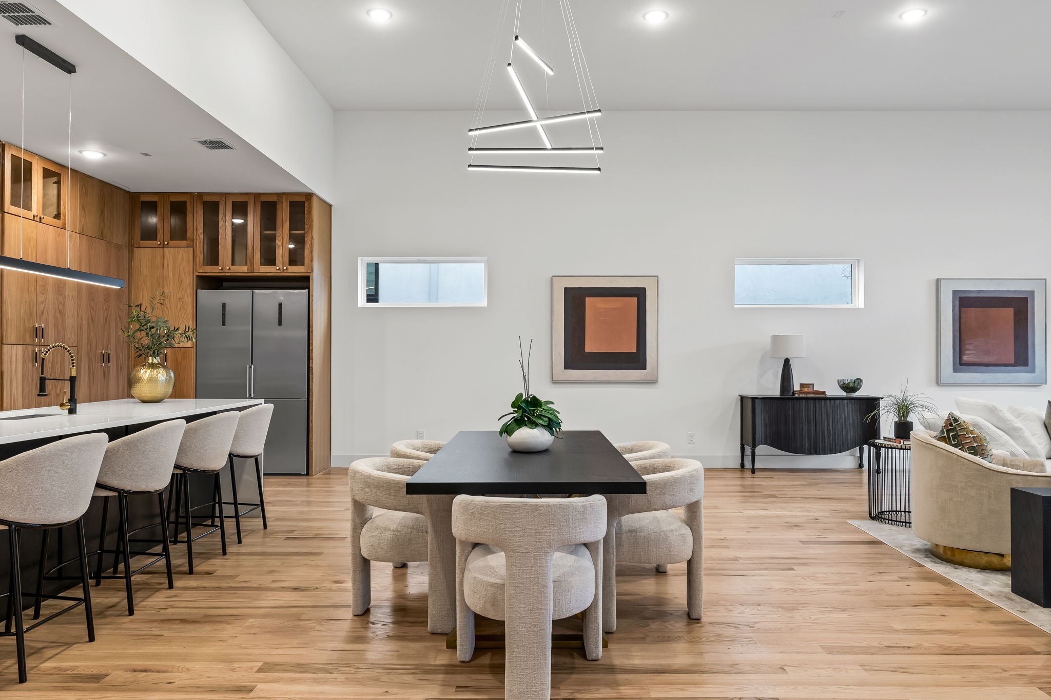 25-web-or-mls-3940 N Cresthaven_25.jpg