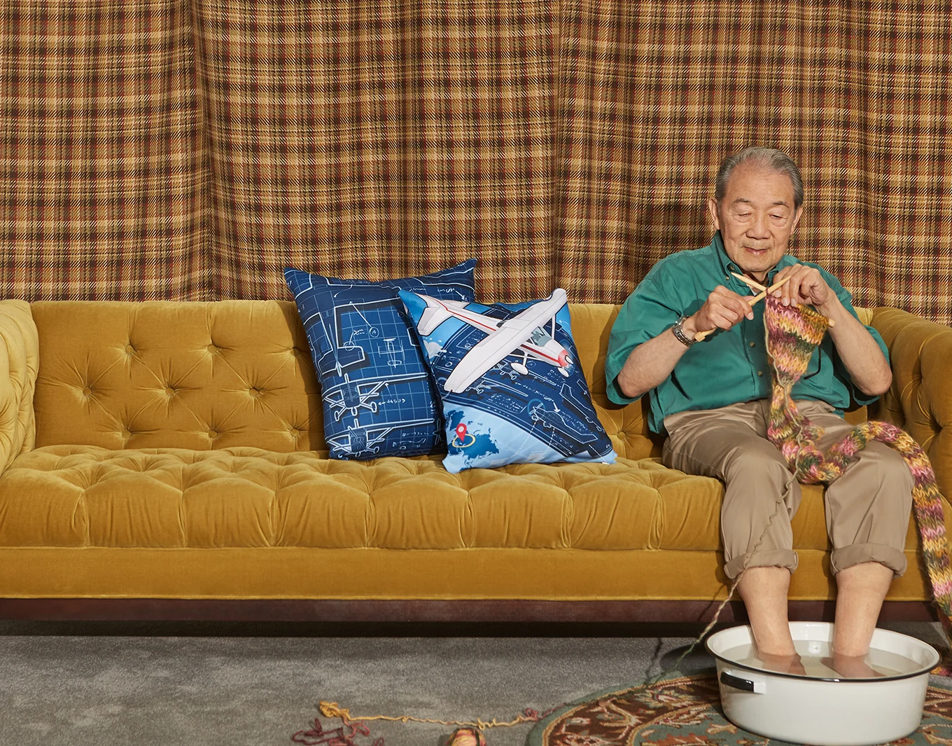 DAY_01_SHOT_01_KNITTING_OLD_MAN_PILLOWS_V1.jpg