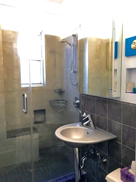 bathroom 2.jpg