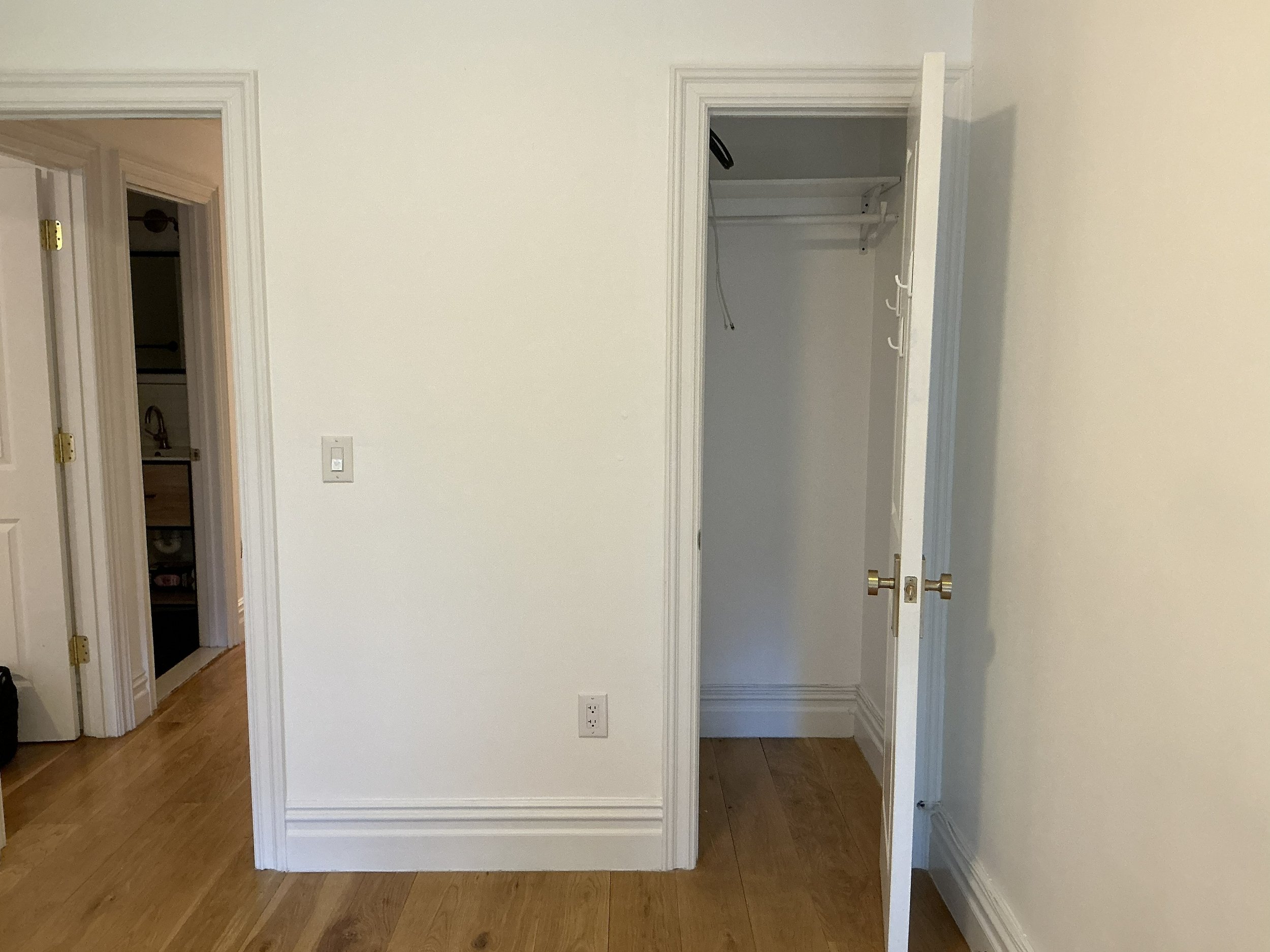 br 1 closet.jpg