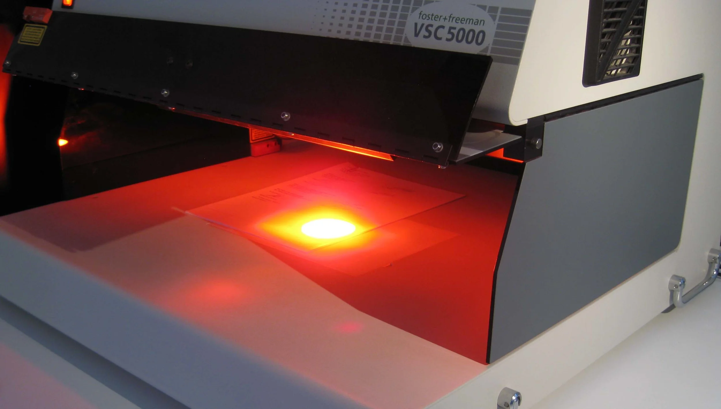 Video Spectral Comparator (VSC) - light sources and filtration