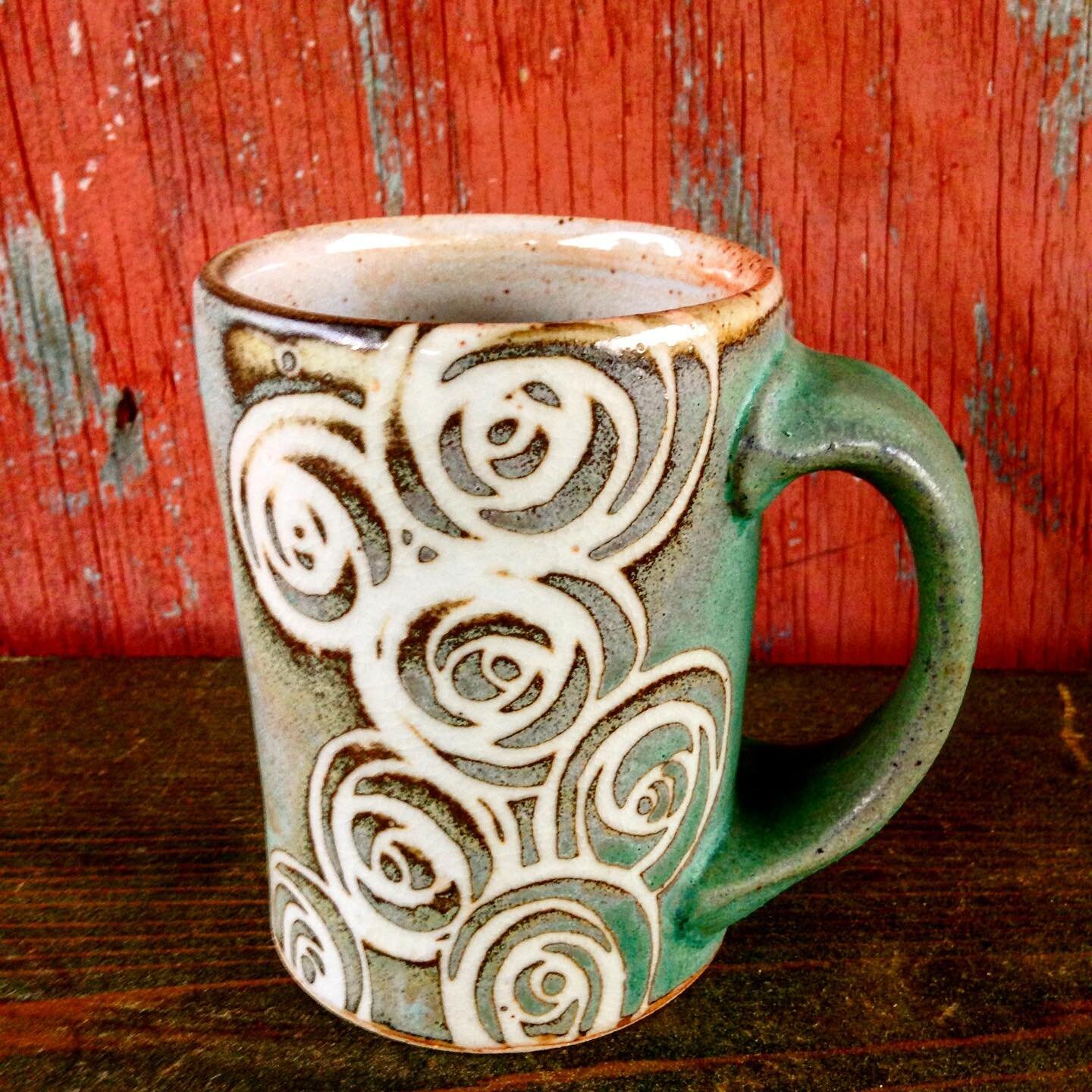 Scratchy circles mug. And a reminder that I need more #weathered red walls in my life.

#patterns#ashevilleartist#pottery#craft#handmadelife#slowcraft#functionalceramics#contemporaryceramics#designermaker#artisan#colorcompanion#coffee#myeverydaymagic