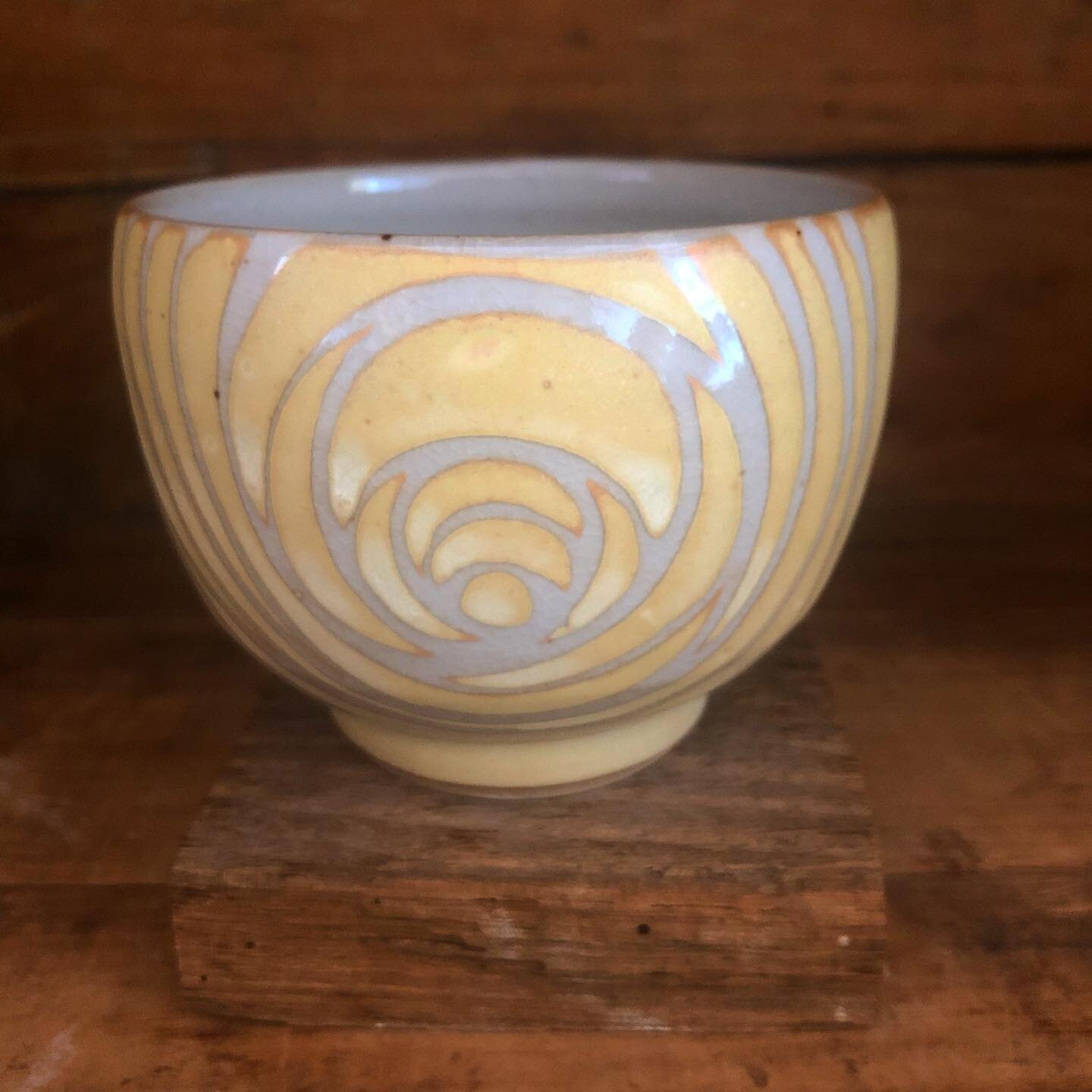 I&rsquo;ll have a packed kiln in a few days for @marshallhandmademarket, so I was stoked to get a bunch of cups in a friend&rsquo;s firing a few days ago. I looooove these toasty cream ones! They seem to be begging for a scoop of vanilla ice cream 🤍