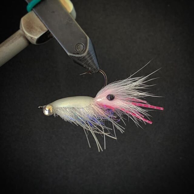 Hardshell Sandfleas Georgia bound.
.
.
.
#flyfishing #flytying