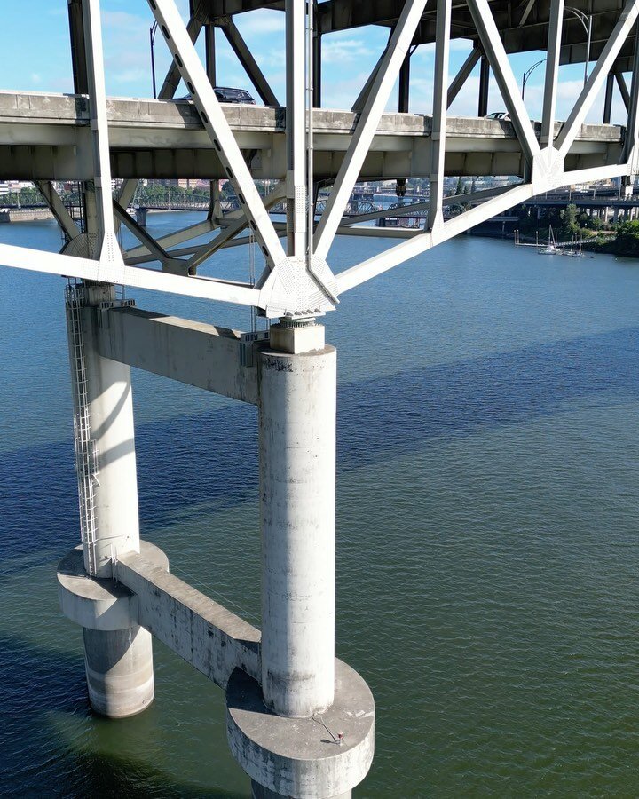 2022 Portland Bridge Pedal over the Marquam Bridge i5. Shot on the Dji Mini 3. 

@bridgepedal #lioneyeaerials #bridgepedal #portlandbridgepedal #marquambridge #portland @djiglobal #djimini3 @bikeportland #bikeportland