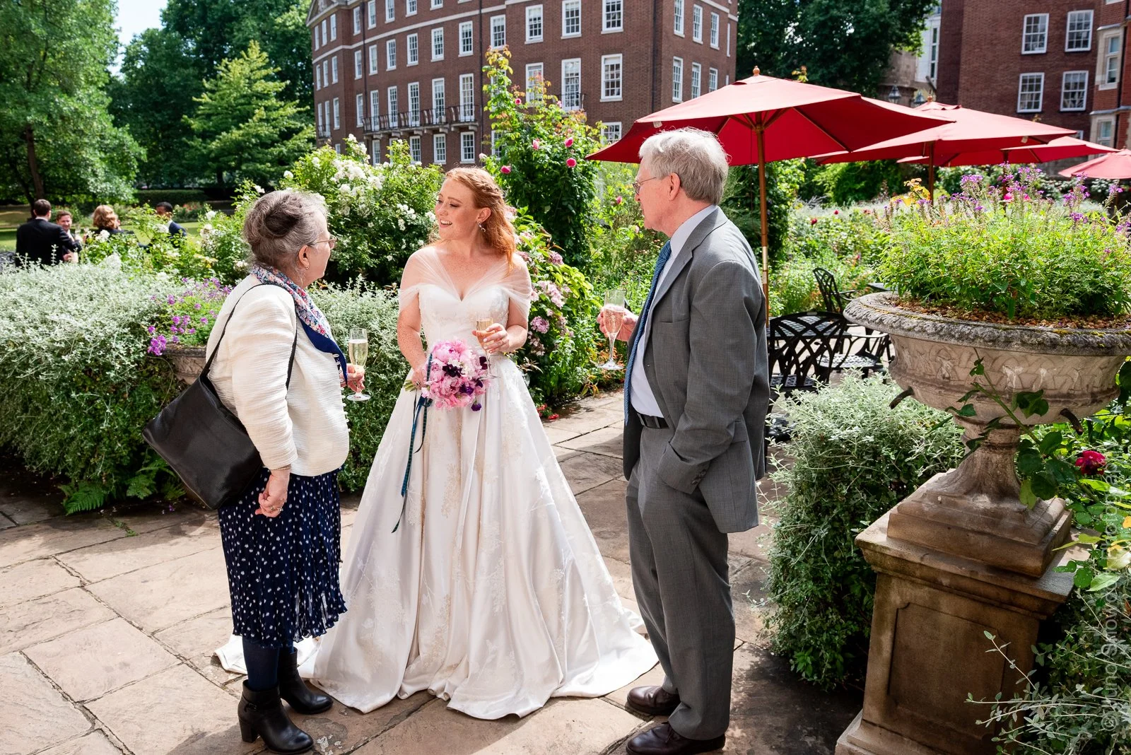 juno-snowdon-photography-wedding-photographer-middle-temple-church-london-6370.jpg