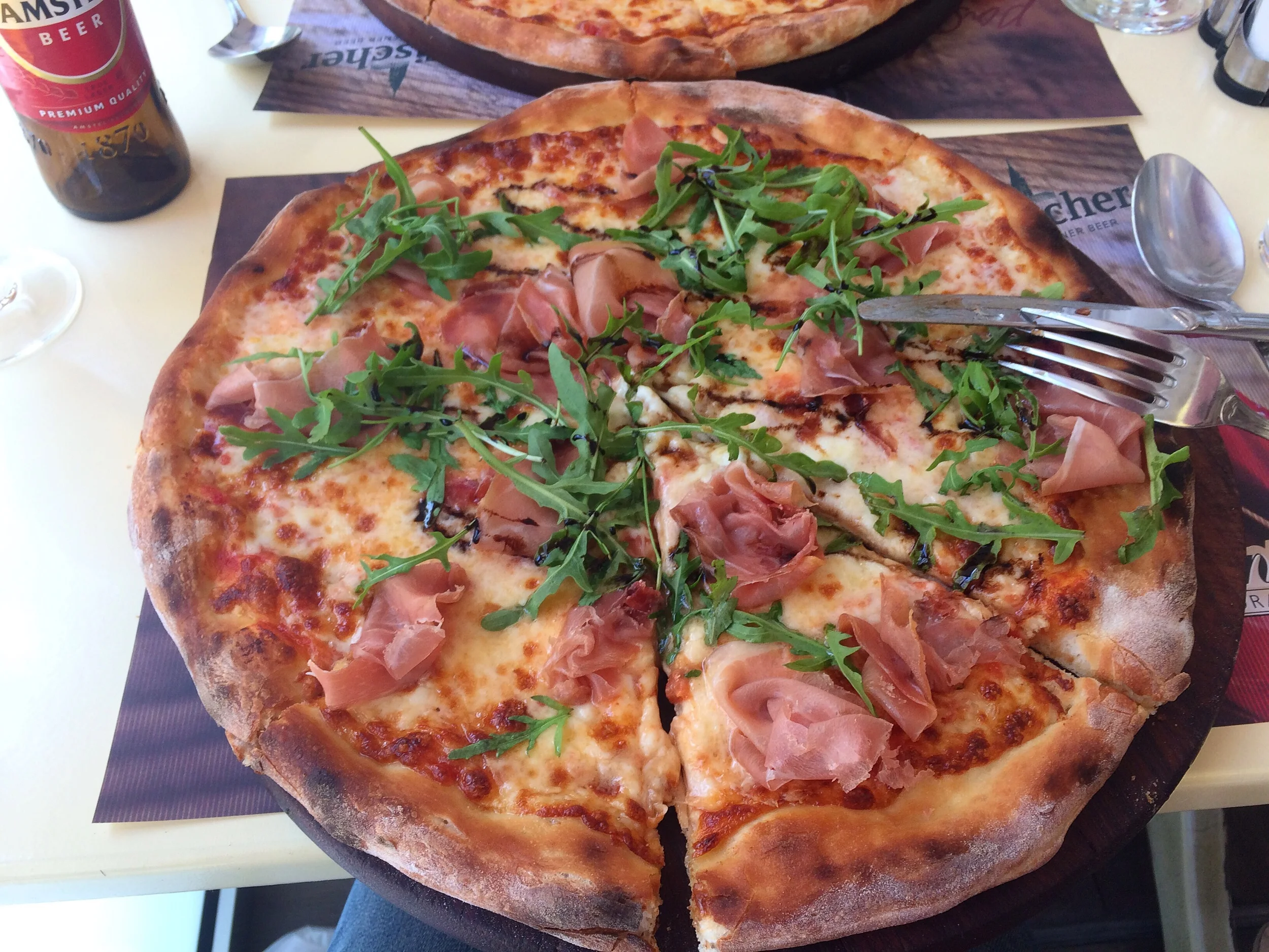 Prosciutto pizza