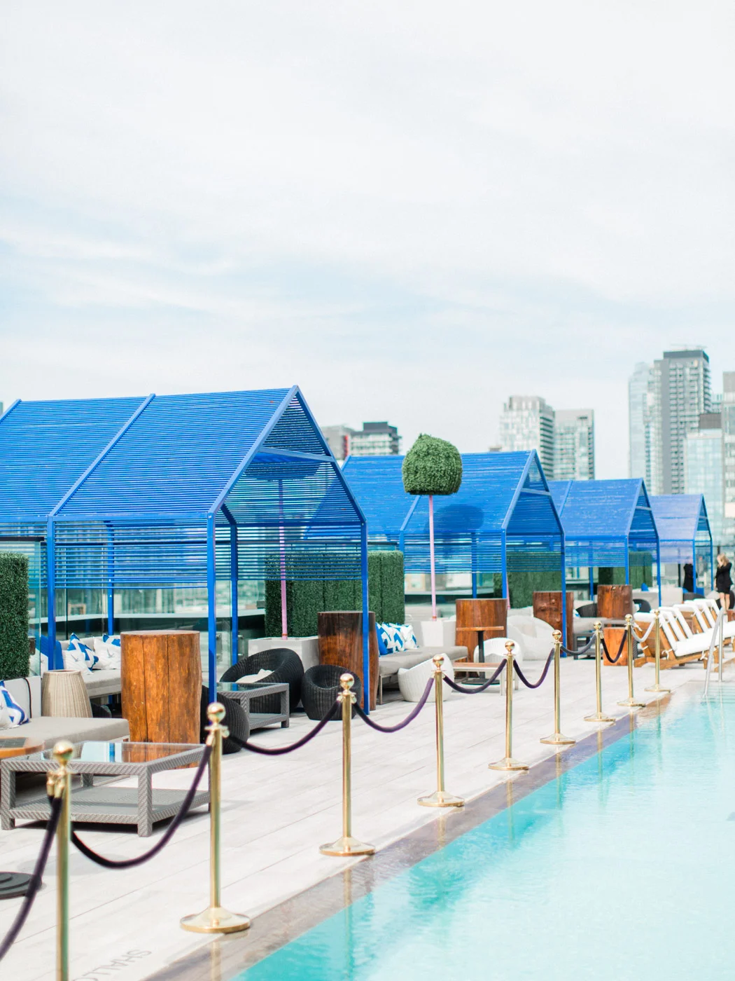 corynn-fowler-photography-toronto-wedding-photographer-restaurant-rooftop-lavelle-92.jpg