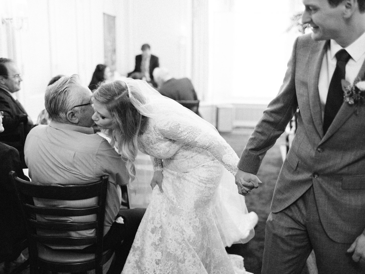 Toronto-wedding-photographer-intimate-classic-fine-art-elopement-ottawa34.jpg
