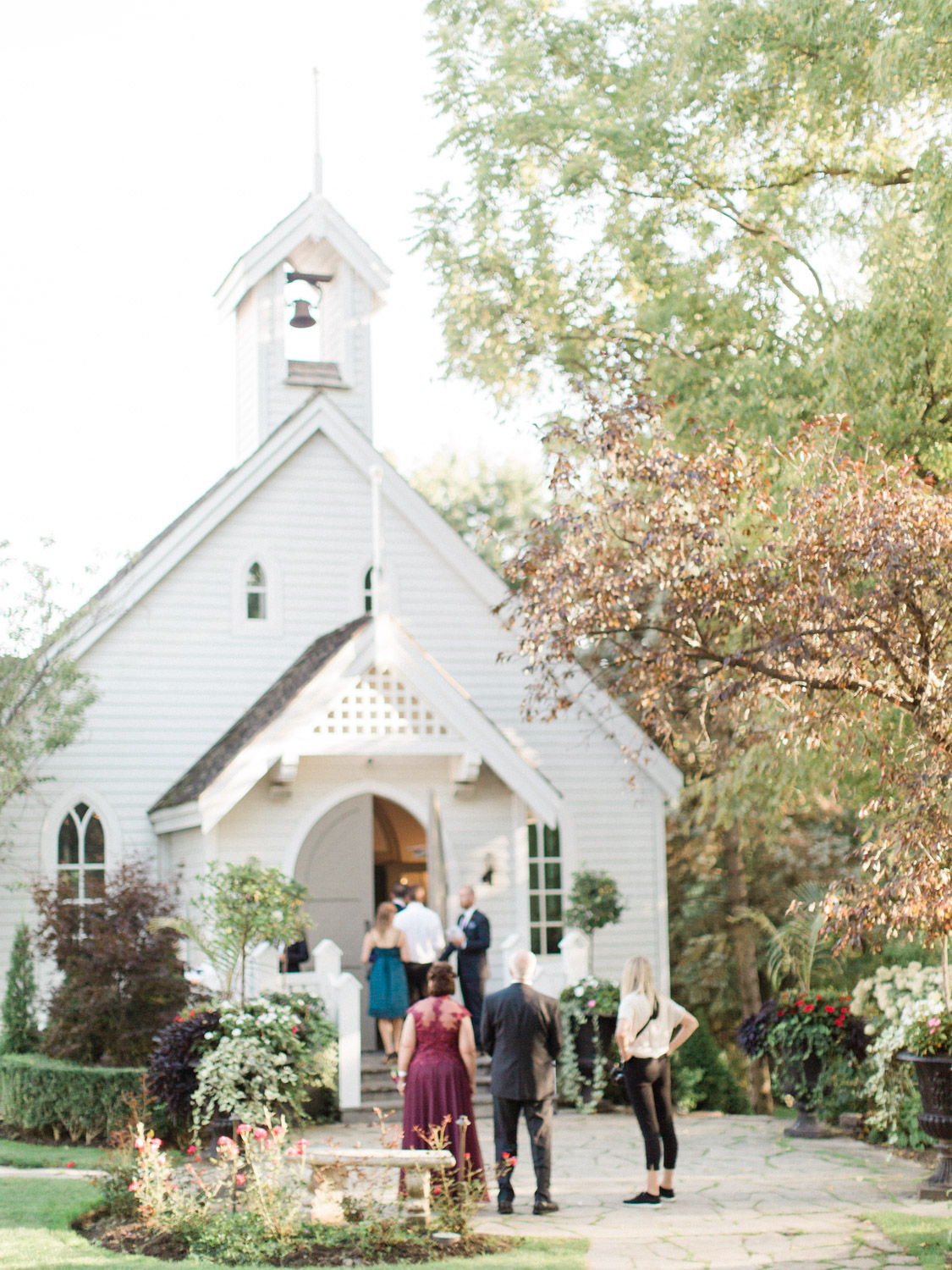 Kate & Brendan's Colourful Kleinburg Wedding at The Doctor's House ...