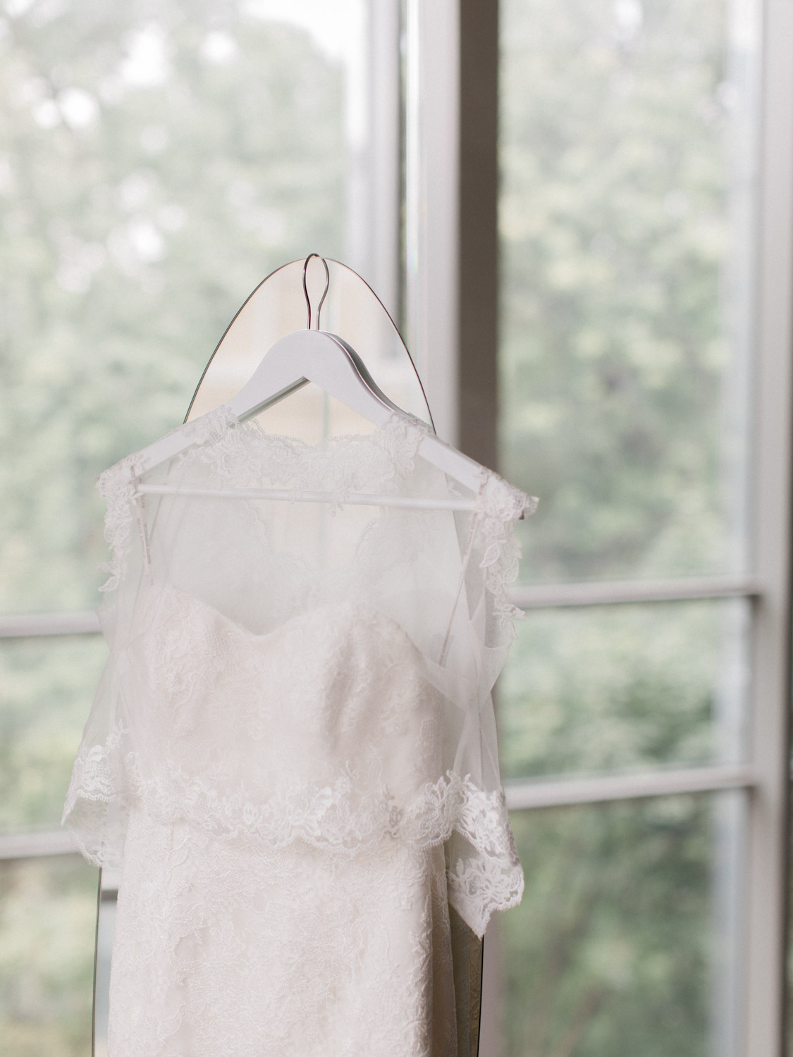 Toronwo-wedding-photographer-classic-documentary-downtown-wedding-the-royal-conservatory-trinity-chapel_uoft8.jpg