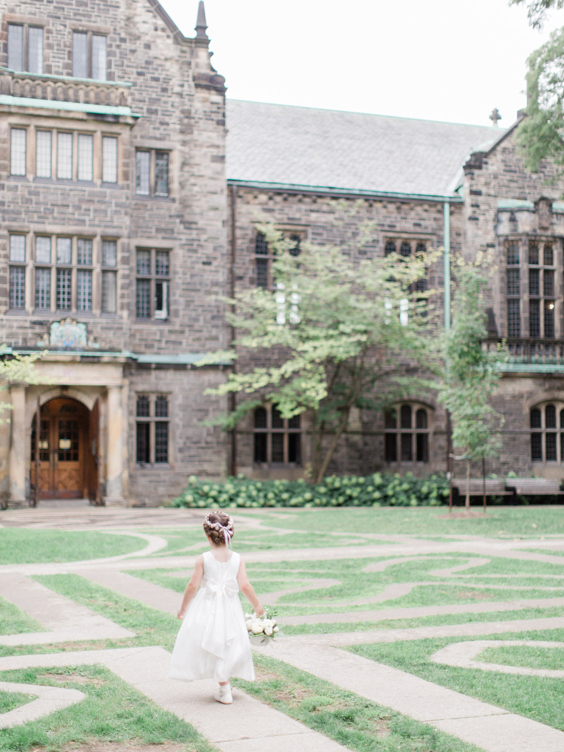 Toronwo-wedding-photographer-classic-documentary-downtown-wedding-the-royal-conservatory-trinity-chapel_uoft16.jpg