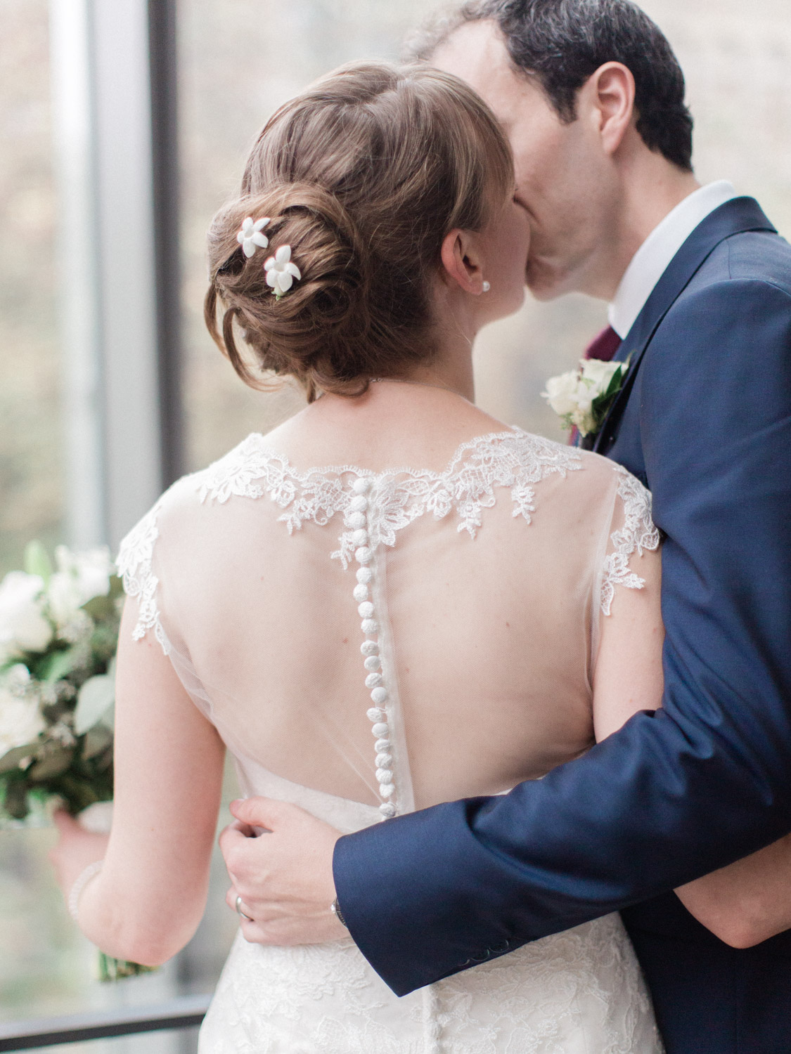 Toronwo-wedding-photographer-classic-documentary-downtown-wedding-the-royal-conservatory-trinity-chapel_uoft55.jpg
