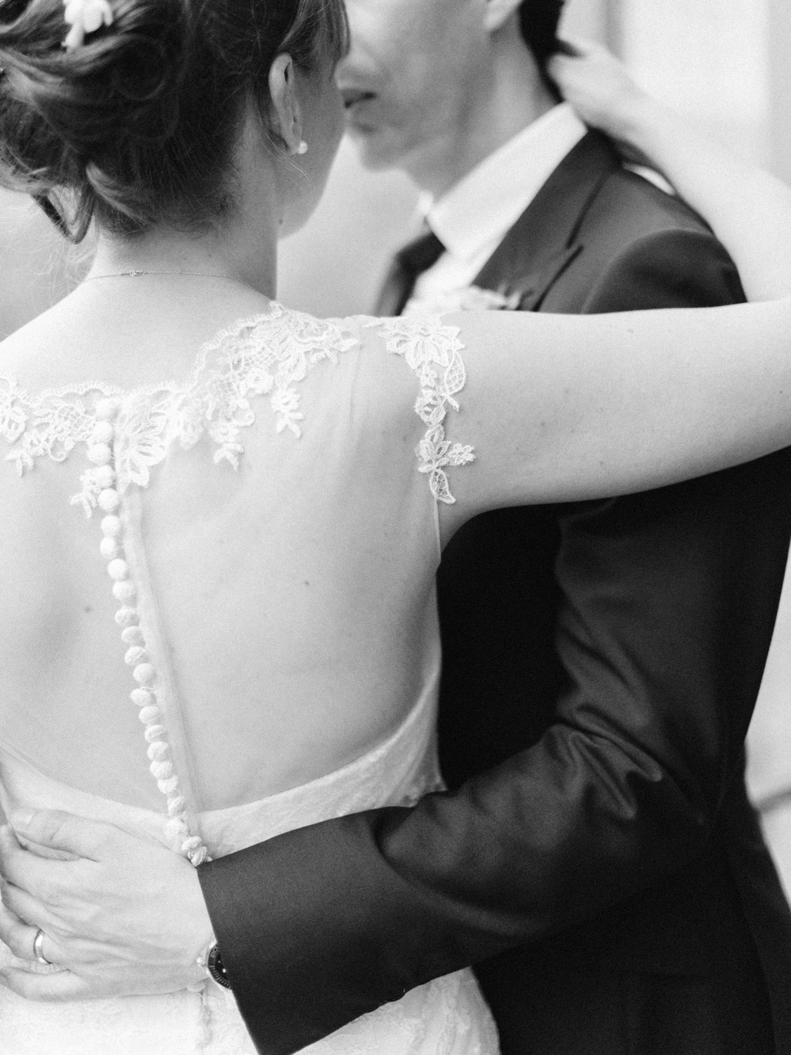 Toronwo-wedding-photographer-classic-documentary-downtown-wedding-the-royal-conservatory-trinity-chapel_uoft57.jpg
