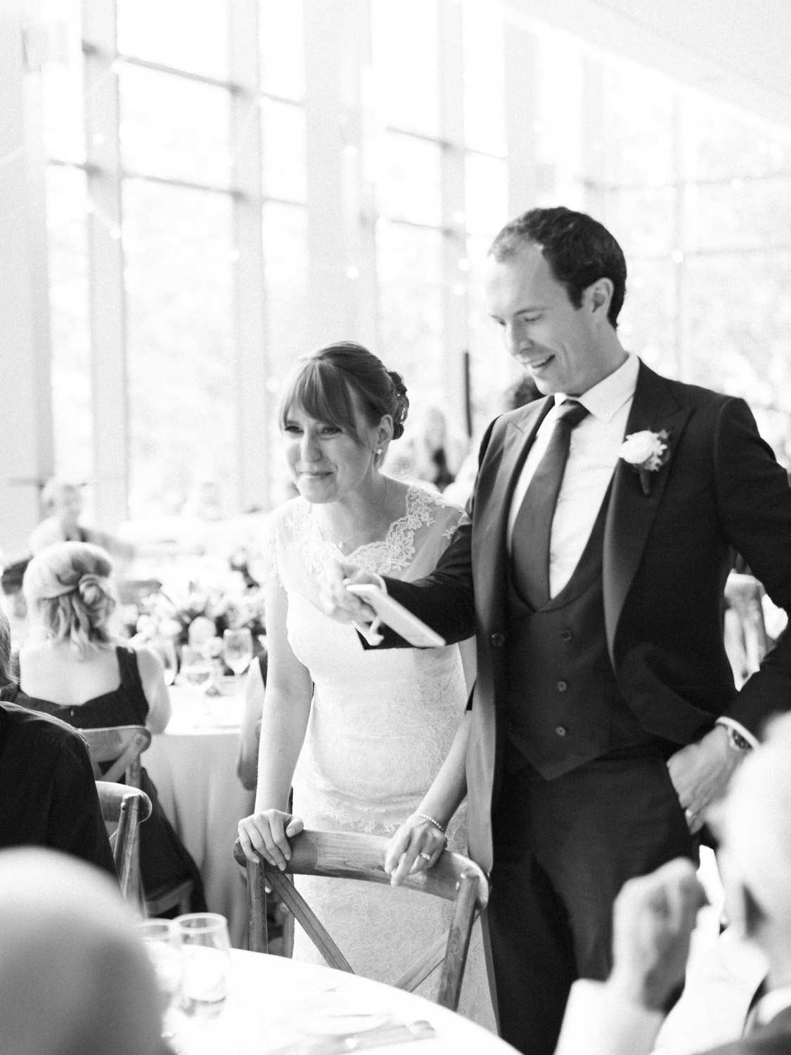 Toronwo-wedding-photographer-classic-documentary-downtown-wedding-the-royal-conservatory-trinity-chapel_uoft115.jpg