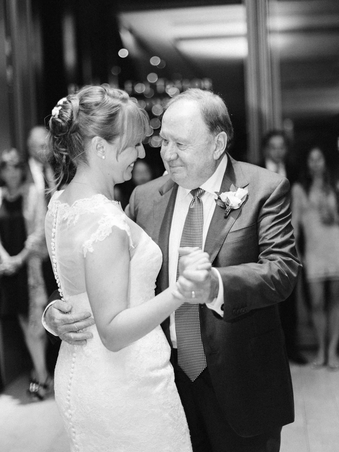 Toronwo-wedding-photographer-classic-documentary-downtown-wedding-the-royal-conservatory-trinity-chapel_uoft123.jpg