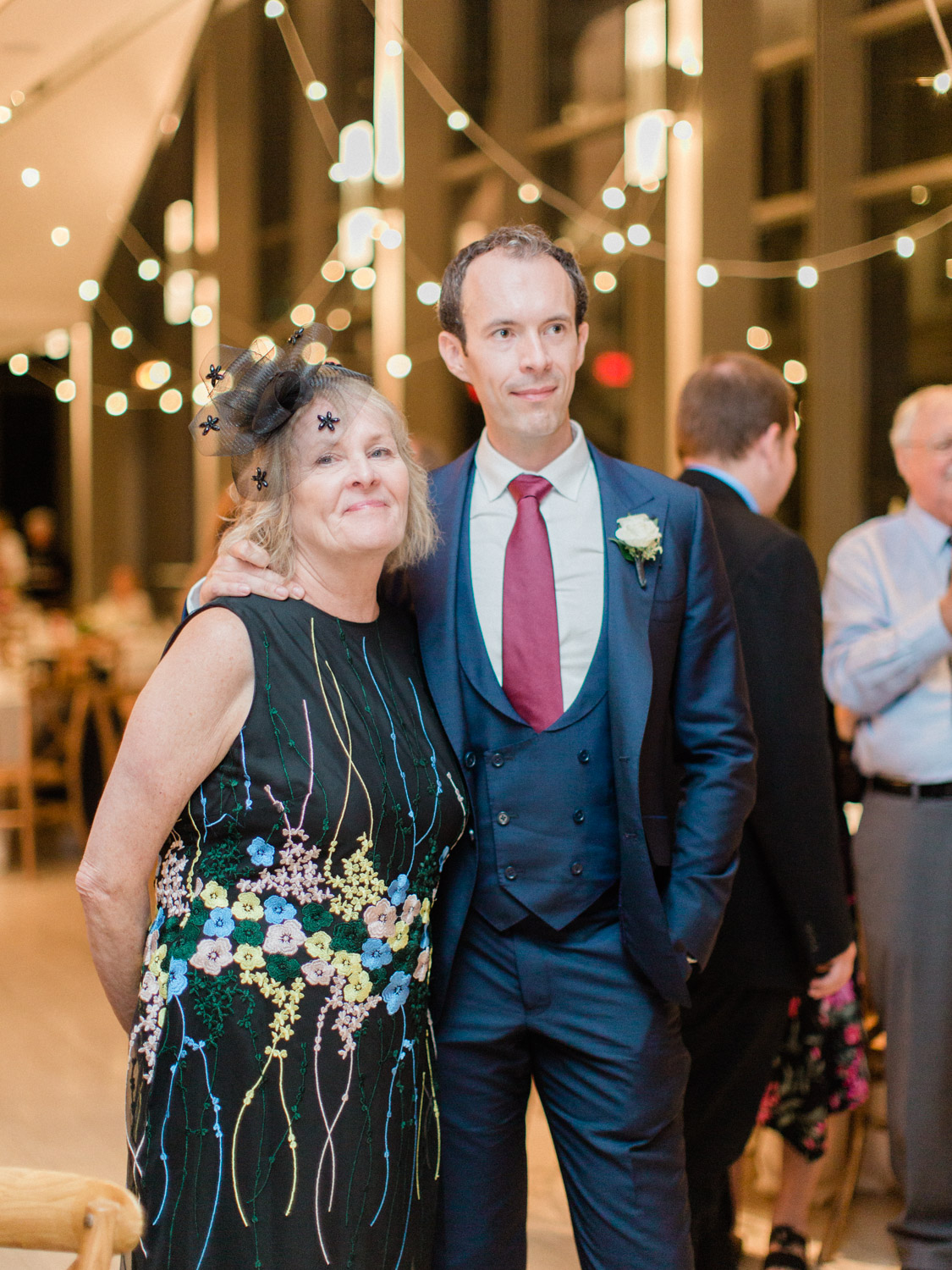 Toronwo-wedding-photographer-classic-documentary-downtown-wedding-the-royal-conservatory-trinity-chapel_uoft124.jpg