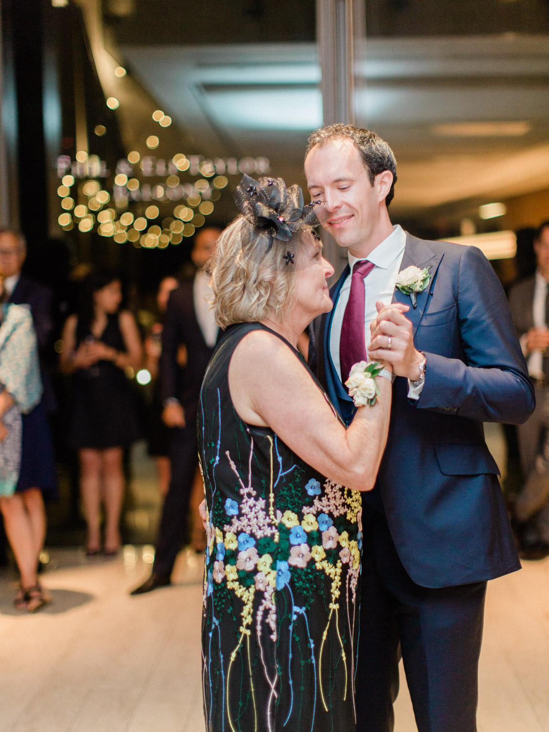 Toronwo-wedding-photographer-classic-documentary-downtown-wedding-the-royal-conservatory-trinity-chapel_uoft126.jpg