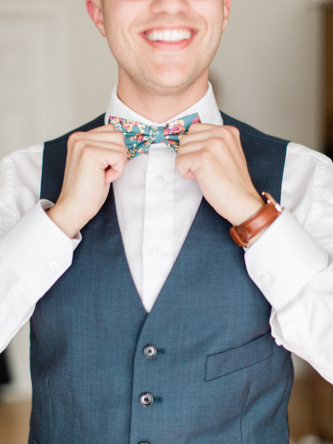 A contemporary wedding photograph in downtown Toronto at the Henley Room, Argonauts Rowing Club