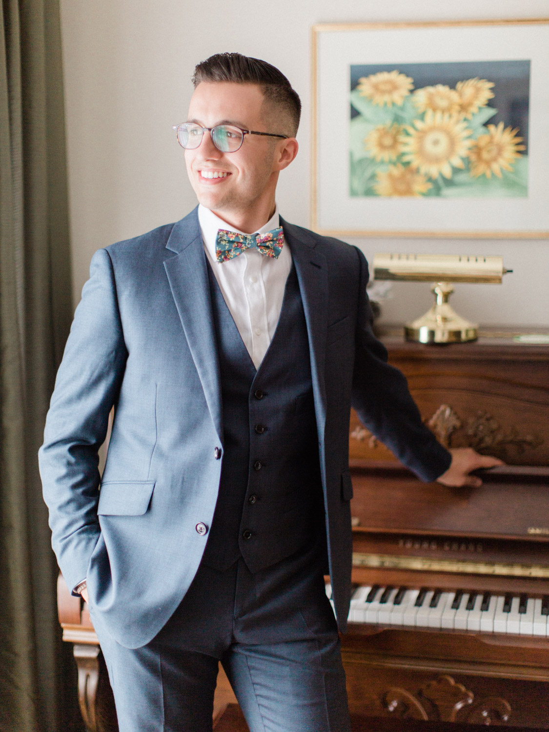 A contemporary wedding photograph in downtown Toronto at the Henley Room, Argonauts Rowing Club