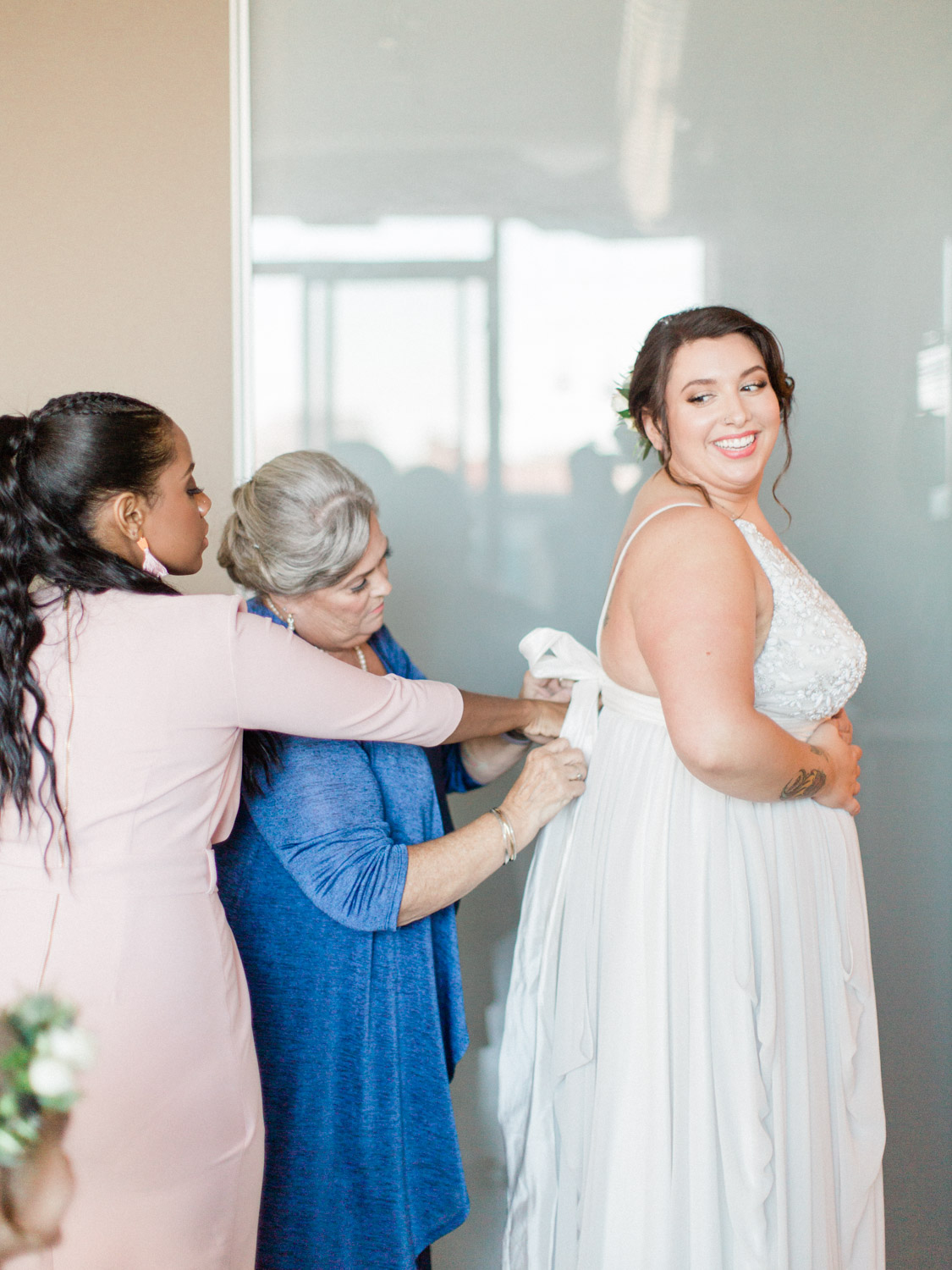 A contemporary wedding photograph in downtown Toronto at the Henley Room, Argonauts Rowing Club