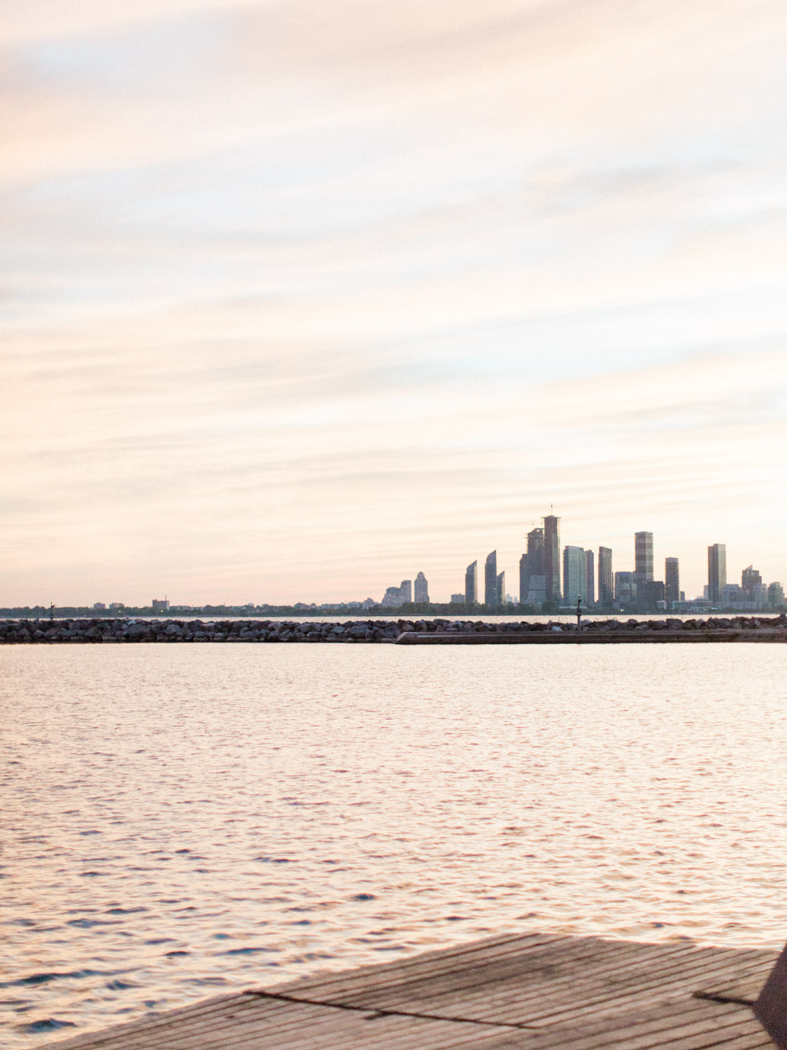 Toronto-wedding-photographer-alternative-downtown-waterfront-wedding-the-argonauts-rowing-club114.jpg