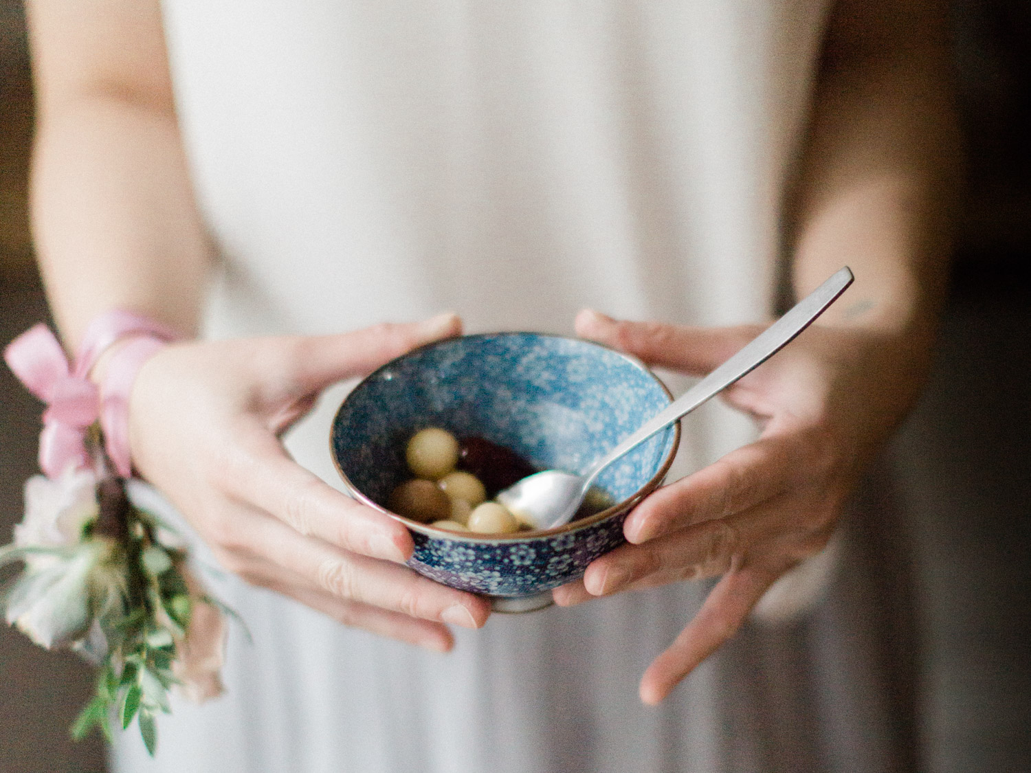 beautiful buddhist wedding photographs at the doctors house in kleinburg, by toronto wedding photographer corynn fowler photography